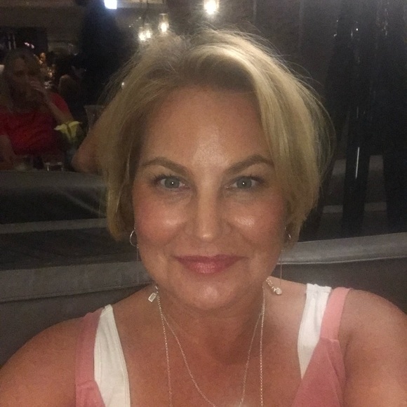 Meet your Posher, Jennifer - Picture 2 of 2